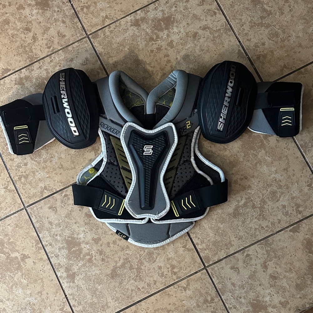 Sherwood Rekker RE2 Hockey Shoulder Pads Junior Medium